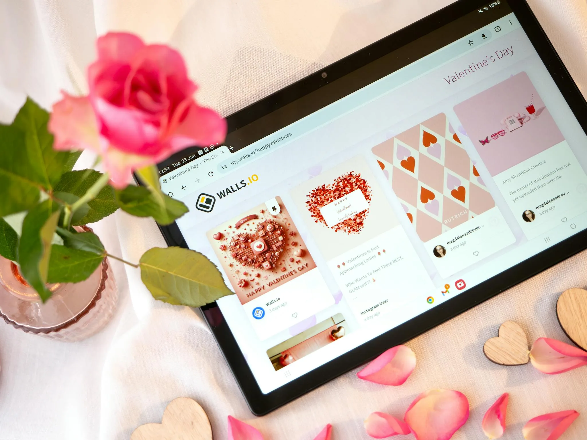 Bee Digital Marketing Agency A romantic arrangement with a rose and a tablet displaying Valentine's Day themes. Perfect for romantic or tech-related content.